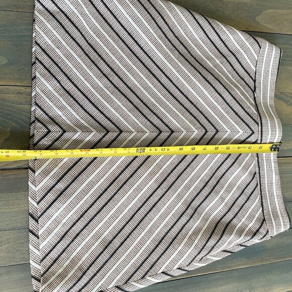 Ann Taylor LOFT Chevron Textured Mini Skirt Pink Black White - Size 10 (R8) - Picture 5 of 9